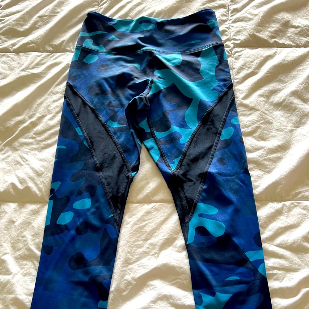 ZYIA Light n Tight blue camo leggings